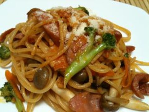 野菜とソーセージのナポリタン風パスタ